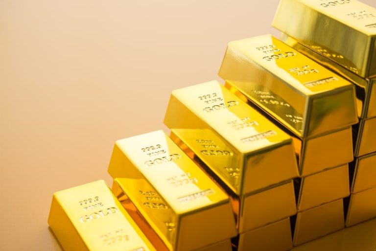 S&P cracking against gold